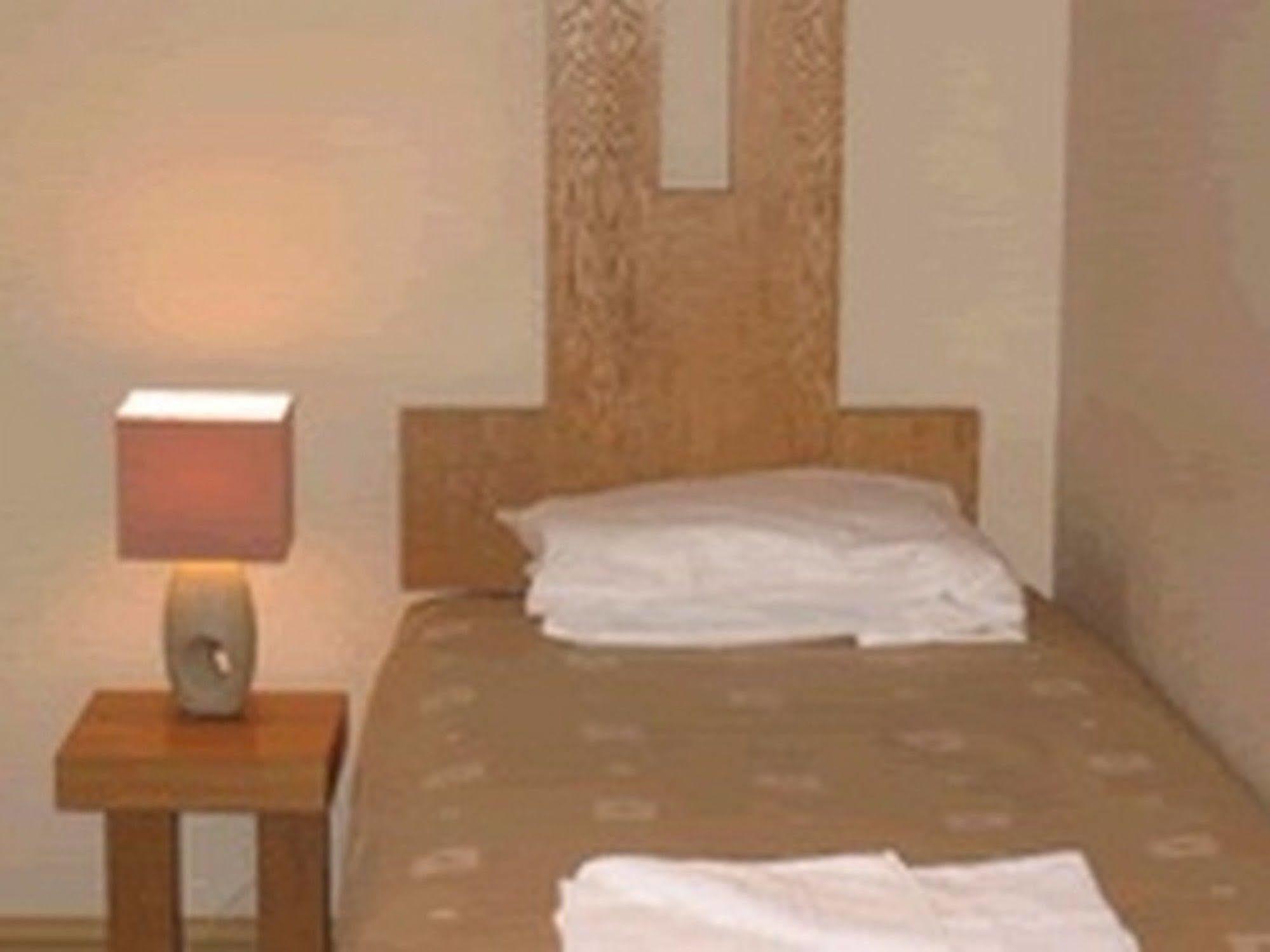 Sussex Lodge Guest House Slough Eksteriør billede